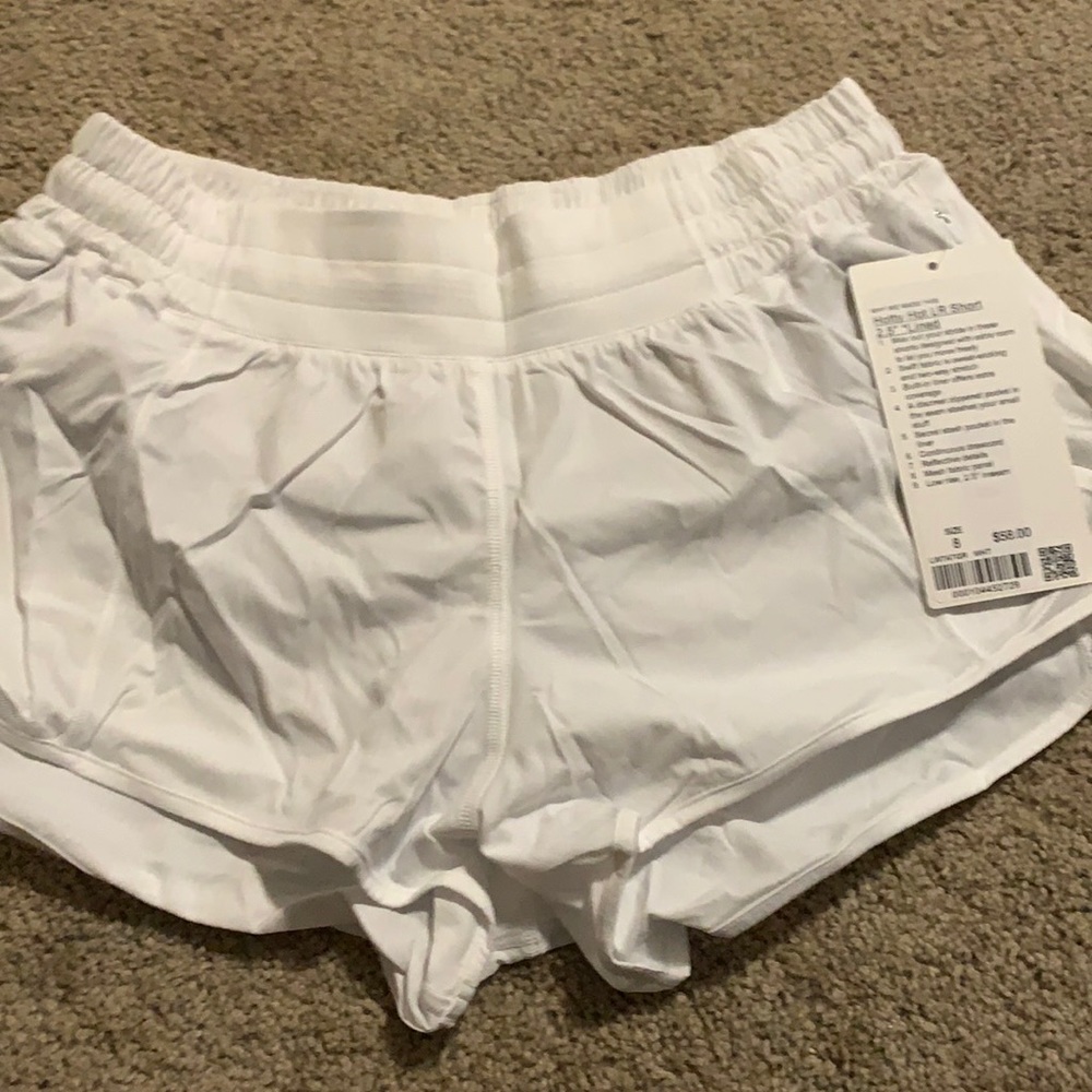 Lululemon Hotty Hot Short 2.5in lined